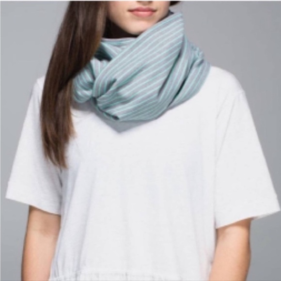 Lululemon Vinyasa Mint moment Gray and teal infinity wrap scarf - Picture 13 of 13